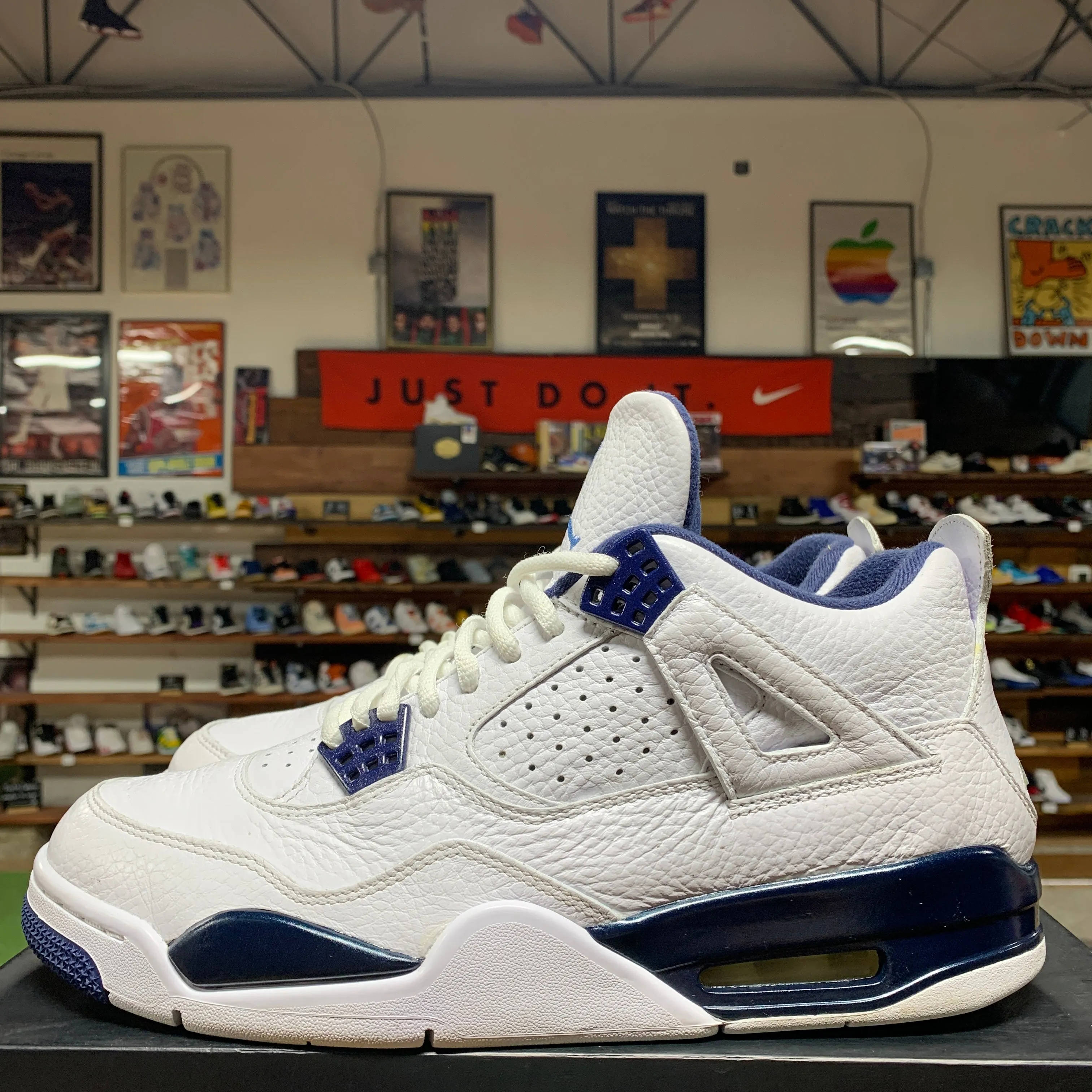 Jordan 4 'Columbia' Size 10.5