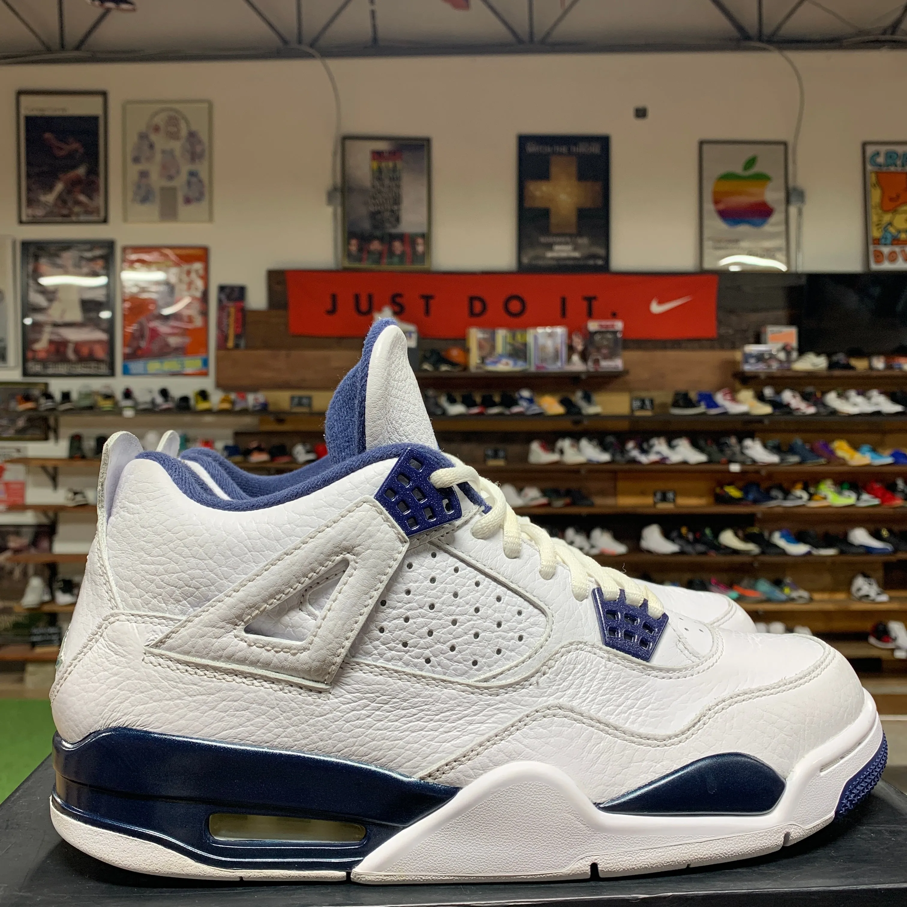 Jordan 4 'Columbia' Size 10.5