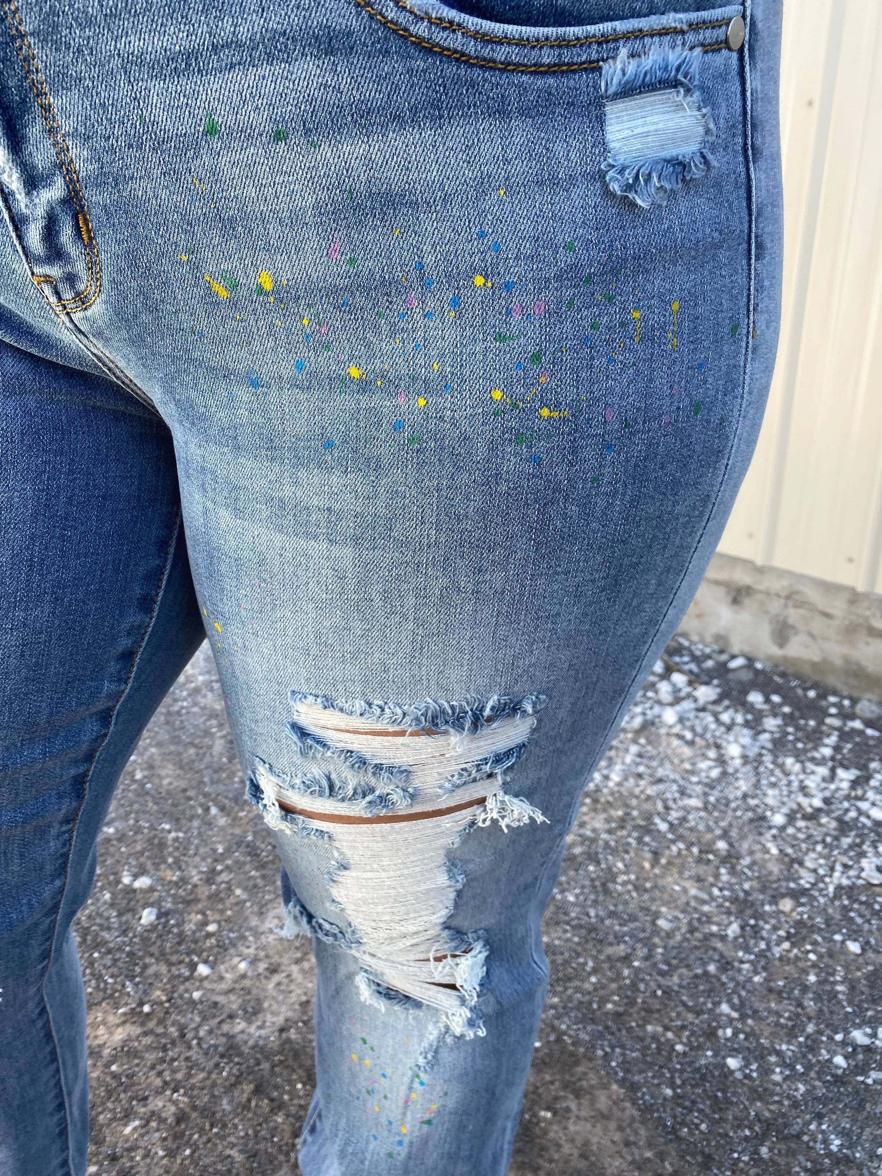 {LUCKY CHARMS} Judy Blue Mid-Rise Paint Splatter Boyfriend Jeans